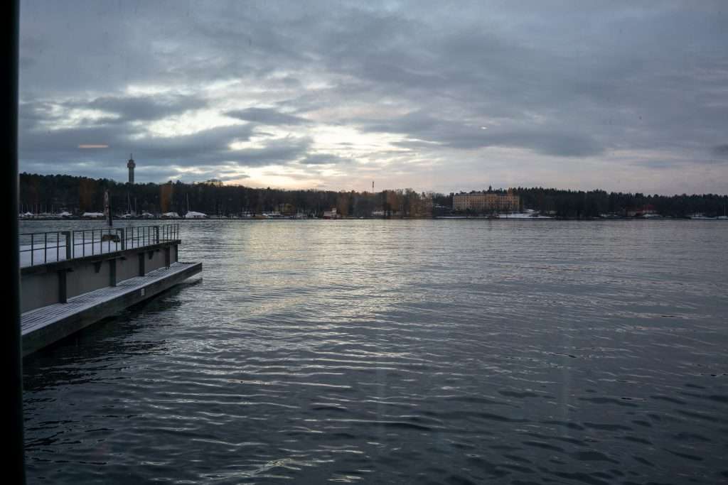 Utsikt inifrån Finnboda Hamnkrog.